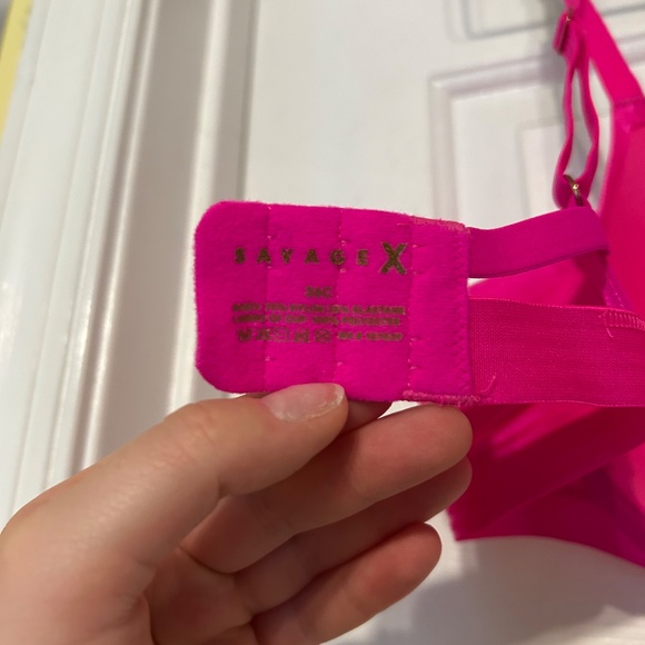 Women's Savage X Fenty T-Shirt Bra Size 36C Hot Pink - Picture 3 of 3